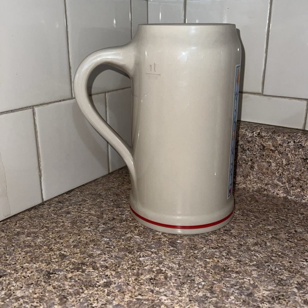 Oktoberfest Munchen 2011 Beer Stein - Picture 4 of 7